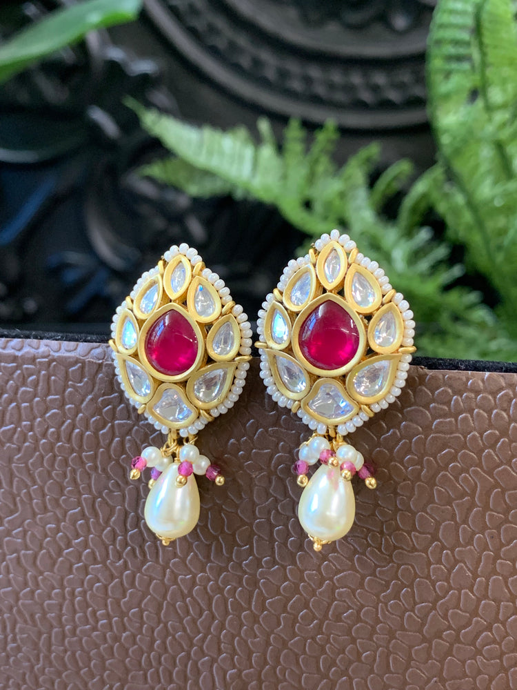 Mumu Tyaani Kundan stud earring red