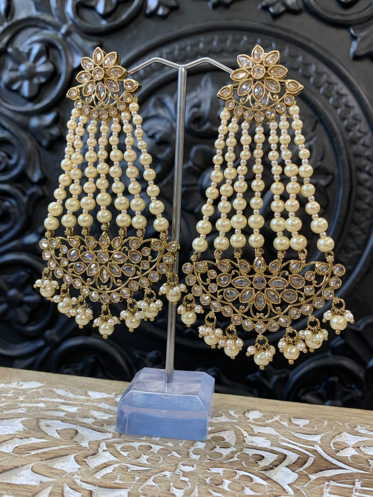 Savana polki fashion statement  earring pearl/ gold