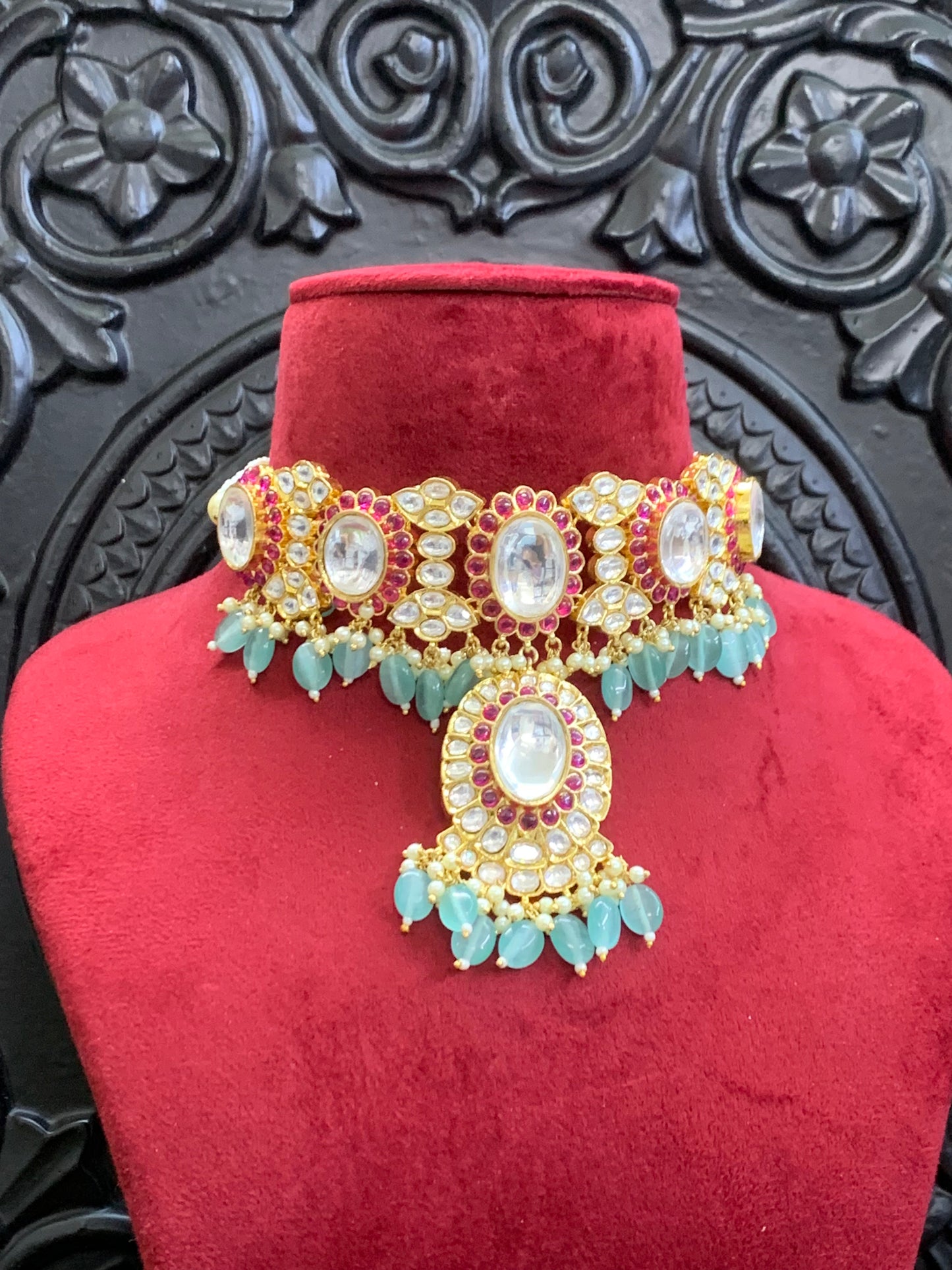 Uncut kundan premium statement choker set cookie