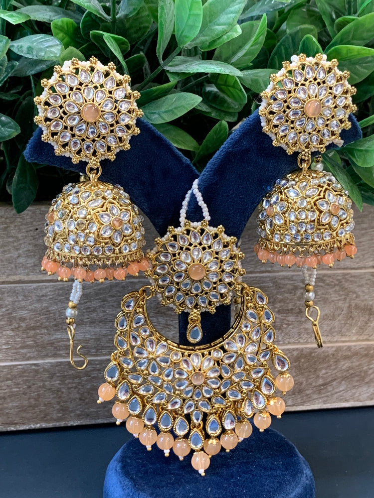 Zia traditional kundan jhumki with sahare and matching oversized tikka gold/peach