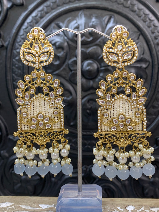 Alexa kundan statement earring white/gold/pearl/blueish grey