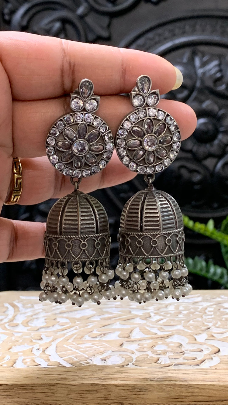 Sanaya oxi jhumki earring clear white