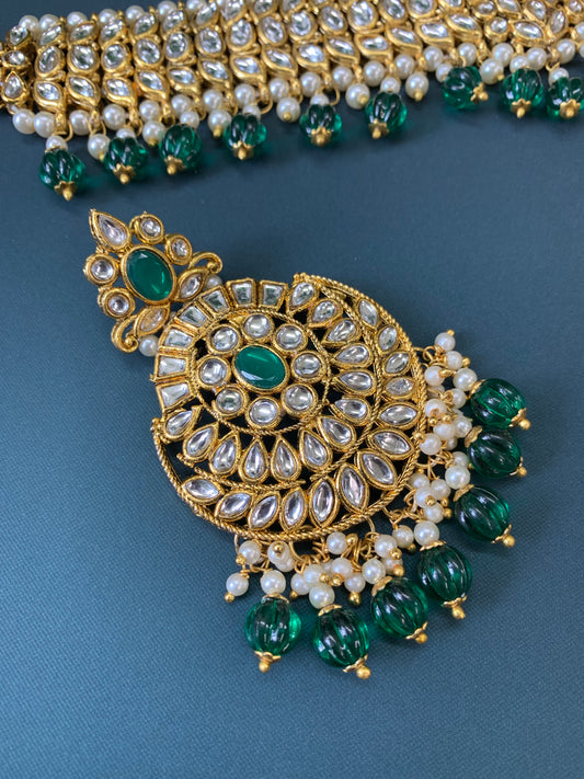 Tessa kundan choker set with matching chandbali and tikka emerald green / dark green