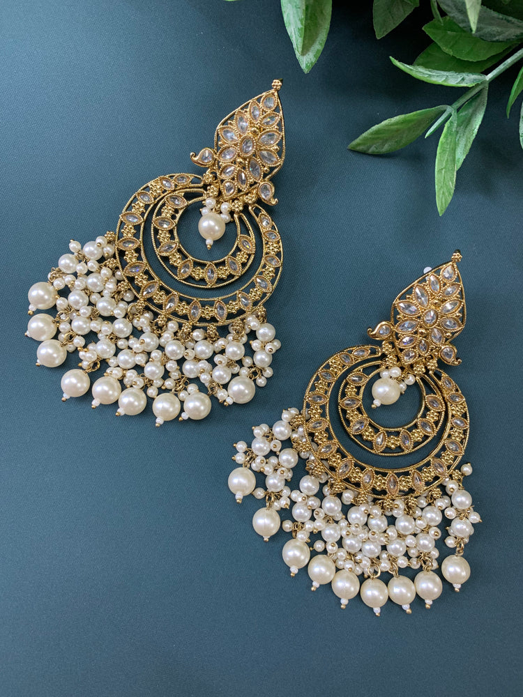 Sue polki Chandbali earring in antique gold / pearl