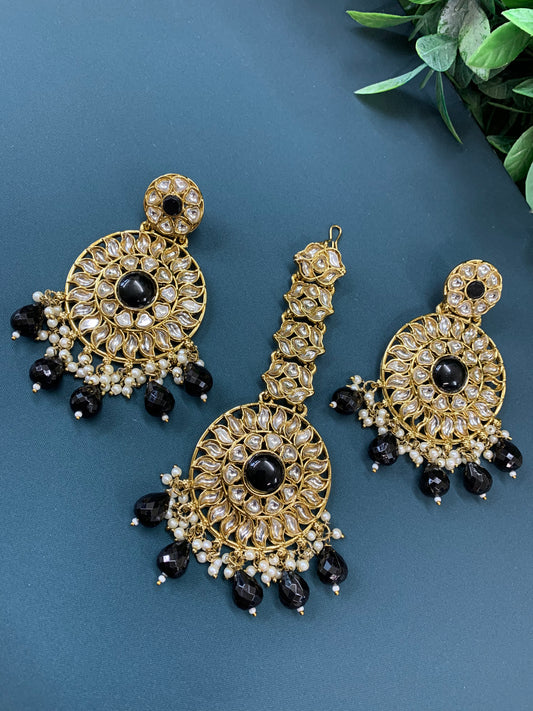 Aayrah kundan earring tikka set black