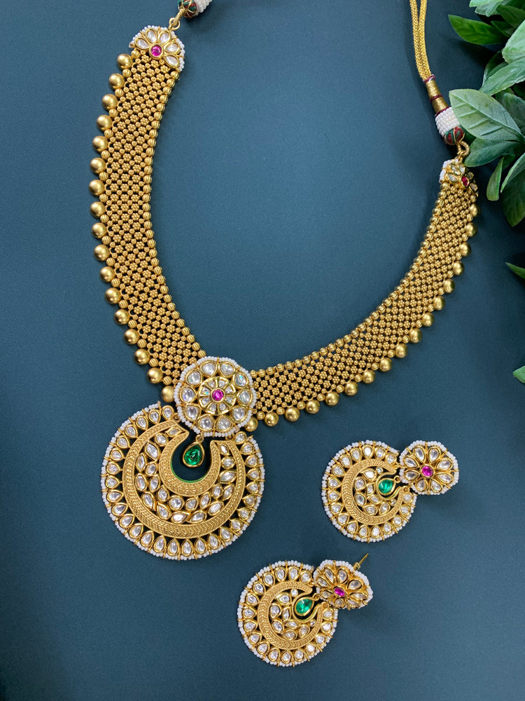 Gold plated tyaani kundan pendant necklace