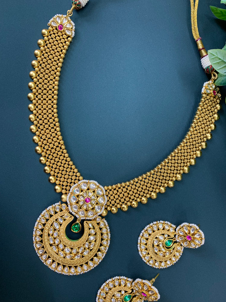 Gold plated tyaani kundan pendant necklace