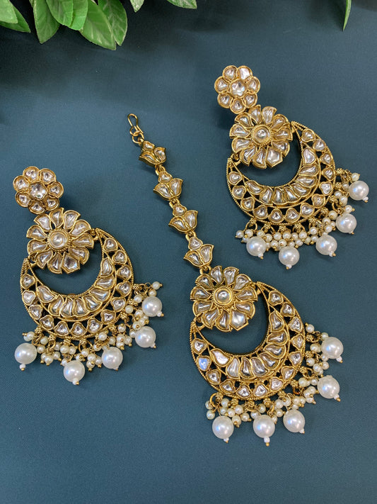 Manjot  kundan earring tikka set pearl / gold