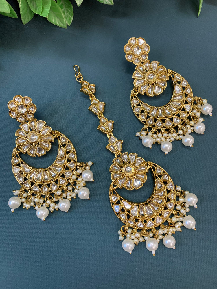 Manjot  kundan earring tikka set pearl / gold