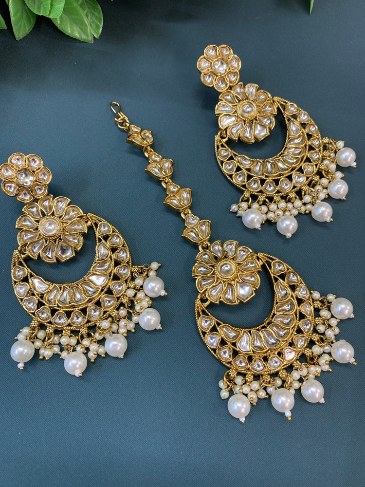 Manjot  kundan earring tikka set pearl / gold