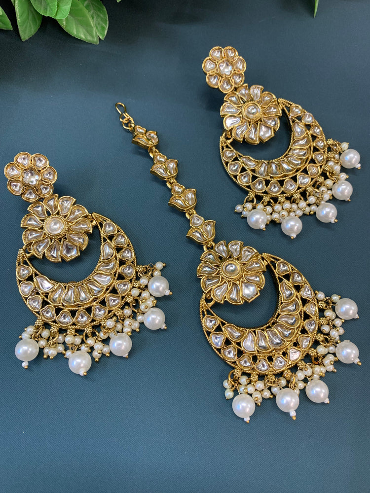 Manjot  kundan earring tikka set pearl / gold