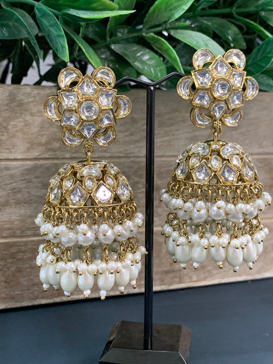 Amara kundan jhumki/ jhumka earring gold / pearl / antique