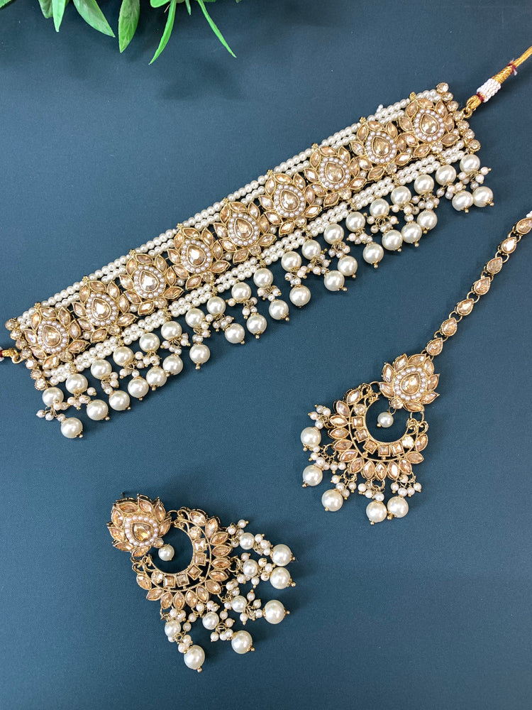 Mahera kundan choker set with matching chandbali and tikka gold/antique