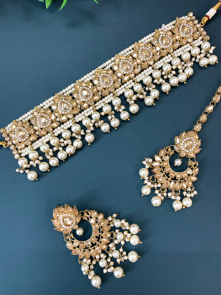 Mahera kundan choker set with matching chandbali and tikka gold/antique