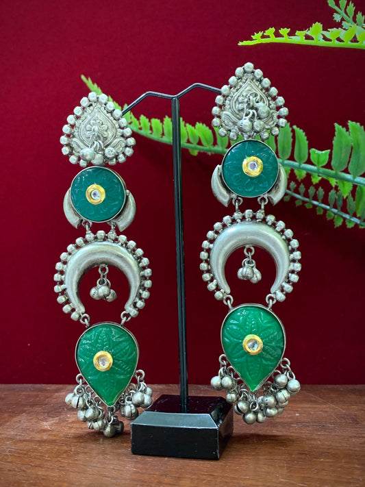 Silver replica fusion earring in emerald green
