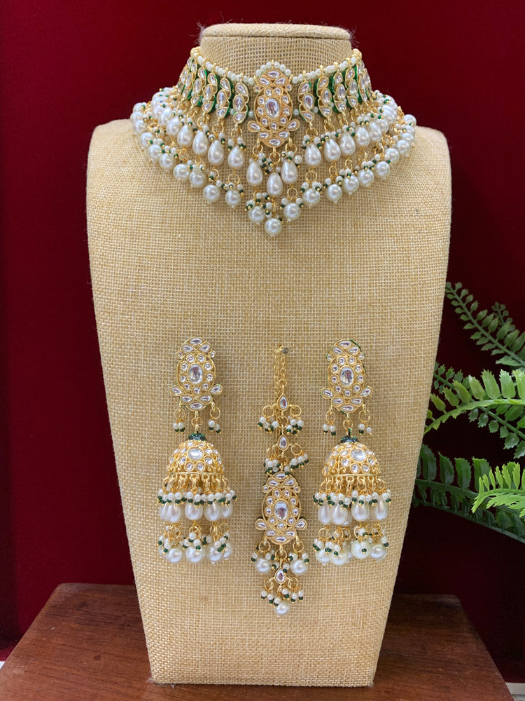 Ravi kundan necklace in gold/pearl