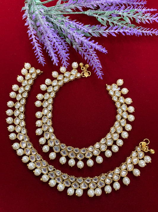 Kundan payal anklet set with emerald green beads and bells