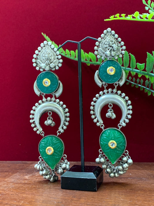 Silver replica fusion earring in emerald green
