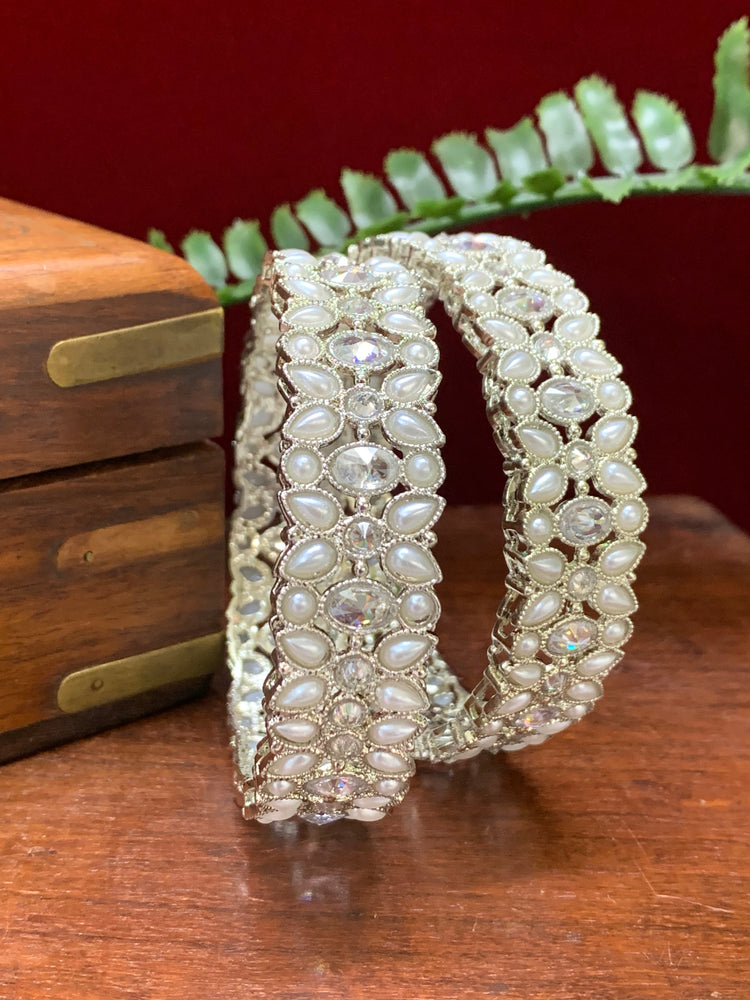 Kalinda reverse polki bangle with pearl in silver