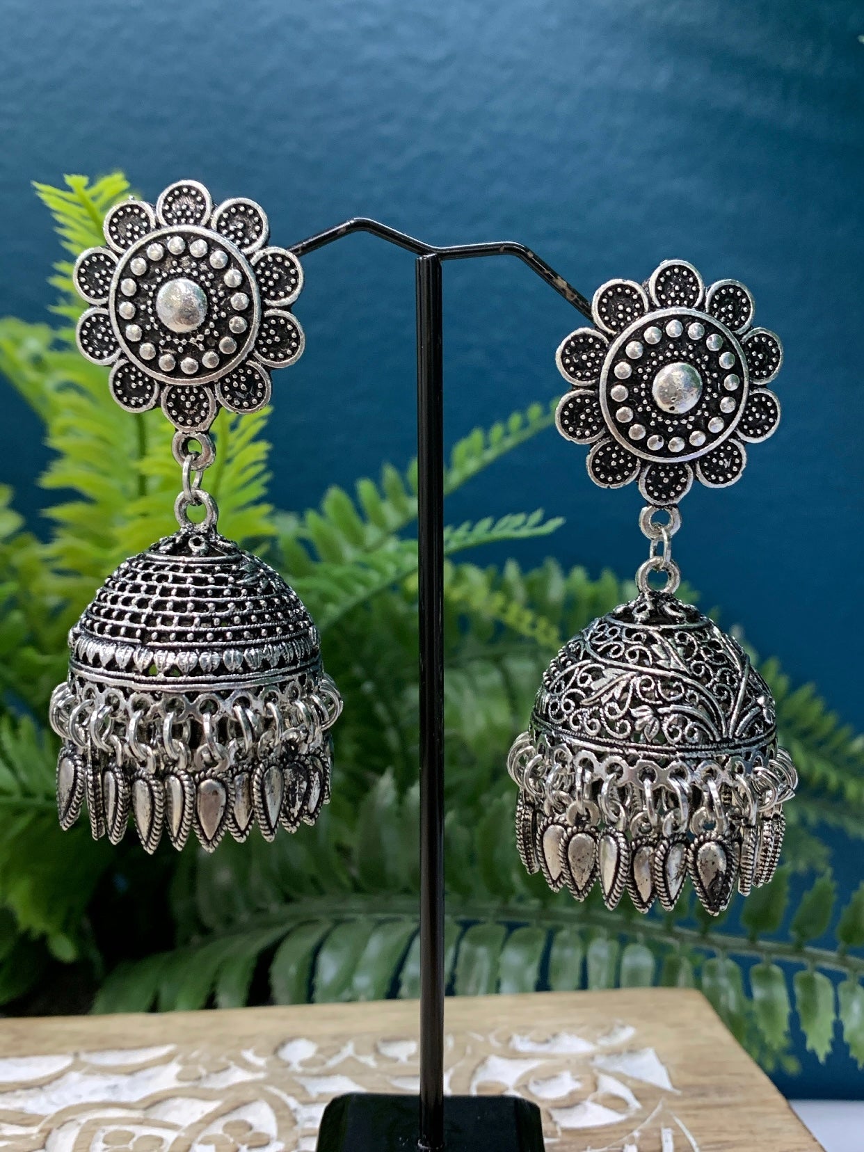 BHAJANLAL GREENERY Black Metal Oxidised Silver Jhumka Earrings for Women :  Amazon.in: Fashion