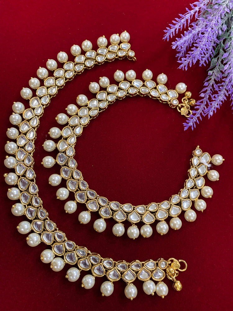 Kundan payal anklet set with emerald green beads and bells