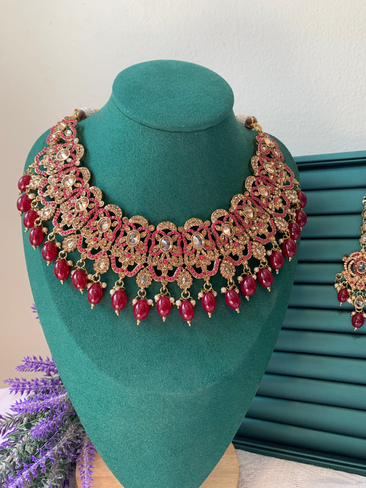 Charul necklace set in maroon
