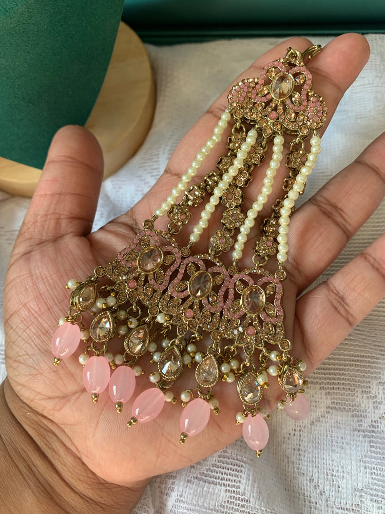 Charul necklace set in pink