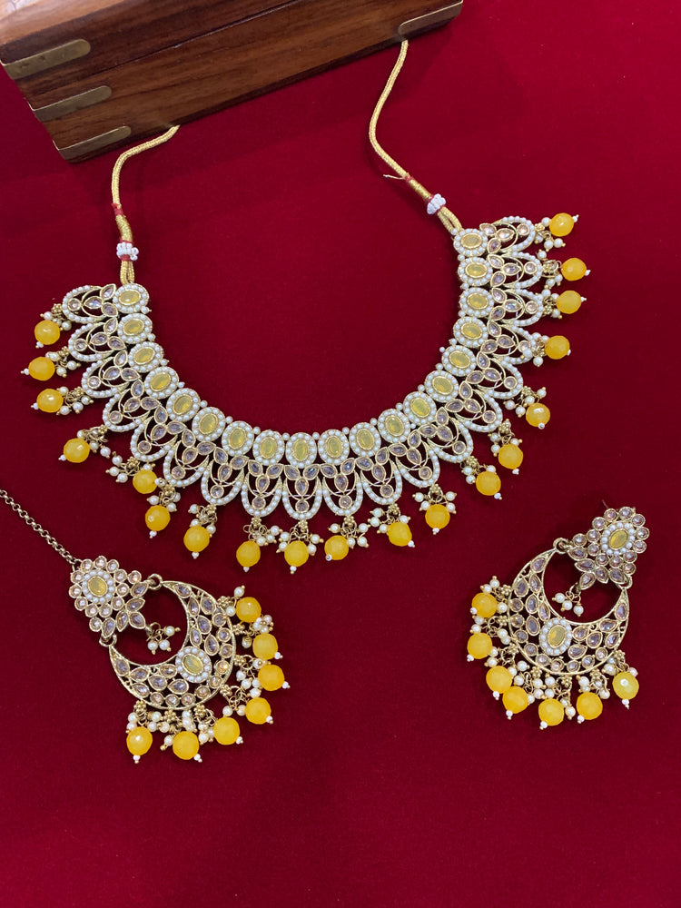 Polki necklace tabu in pastel yellow