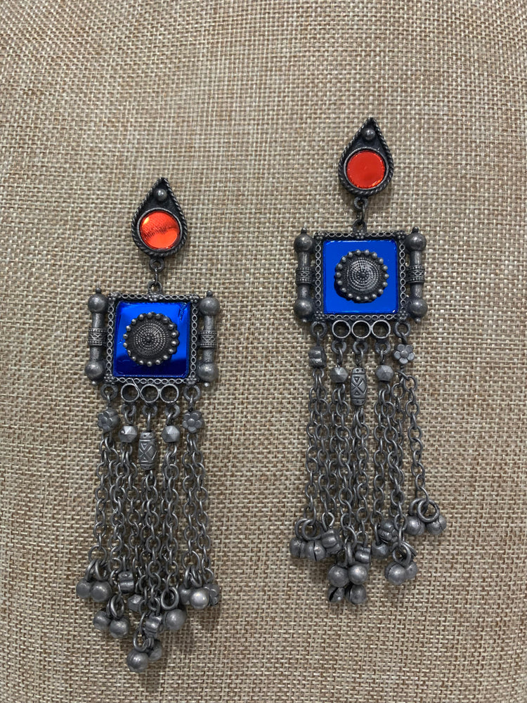 Black metal oxi earring with afgani details