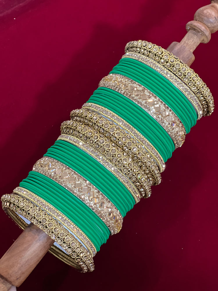 Robini bangle set for both hands in Green