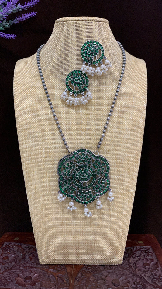 Emerald color oxi pendant