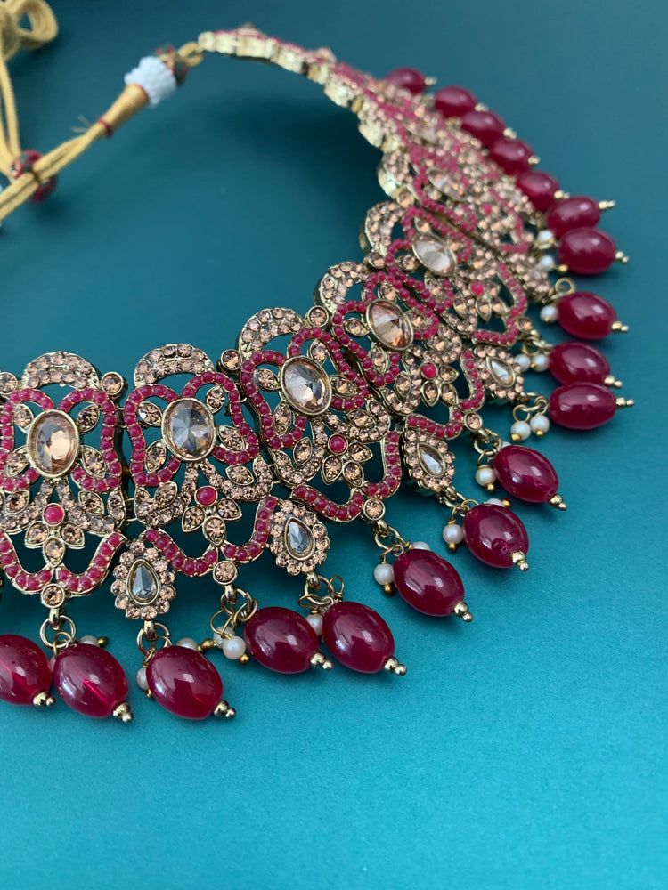 Charul necklace set in maroon