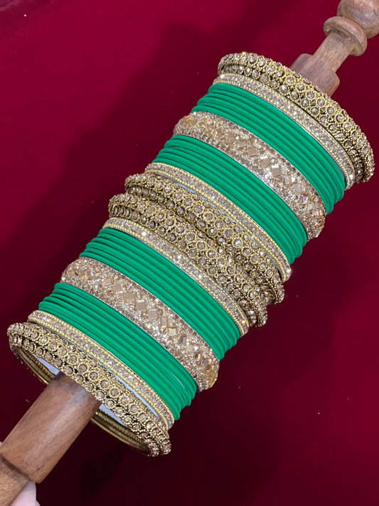 Robini bangle set for both hands in Green