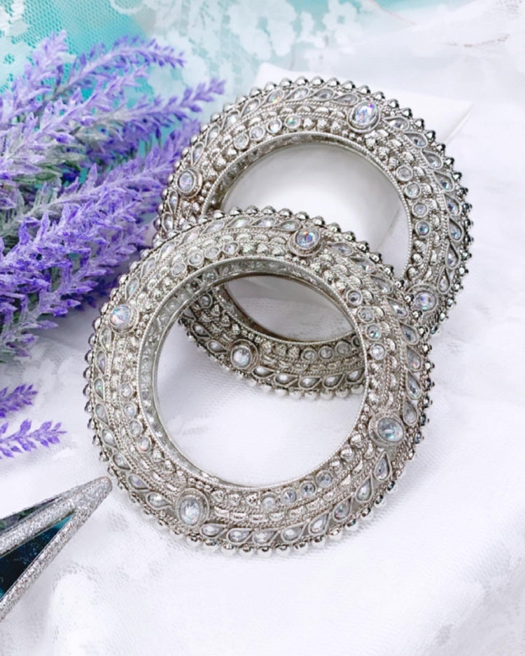 Evana pachali style statement bangle in silver.