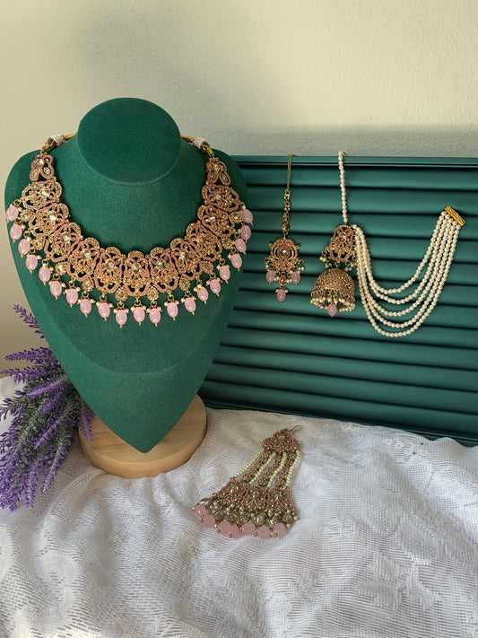 Charul necklace set in pink