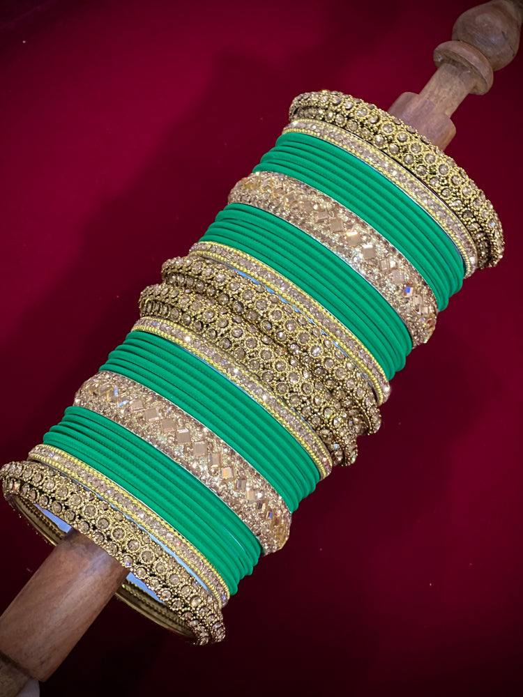 Robini bangle set for both hands in Green