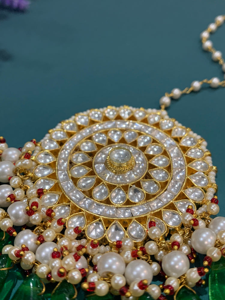 Over size Kundan tikka gold / emerald