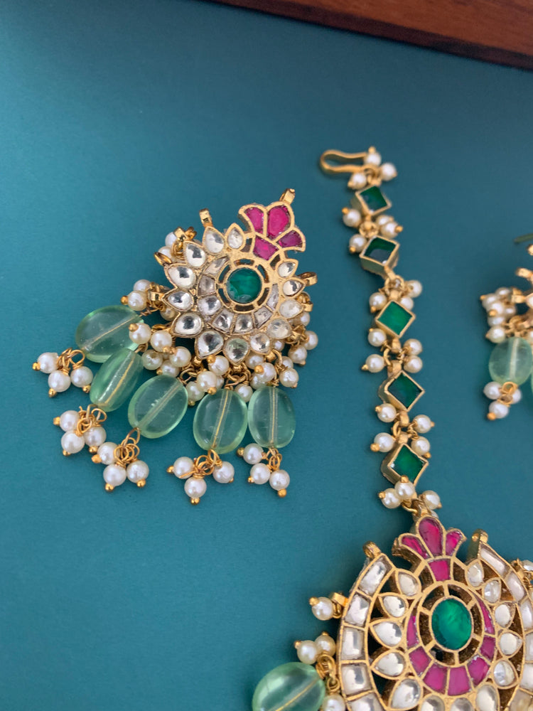 Kundan stud earring with matching Tikka