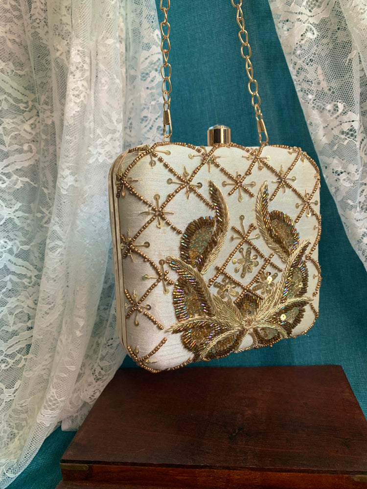Women handbag/clutch gold/white
