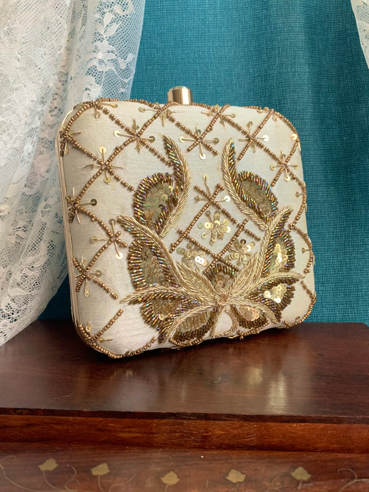 Women handbag/clutch gold/white