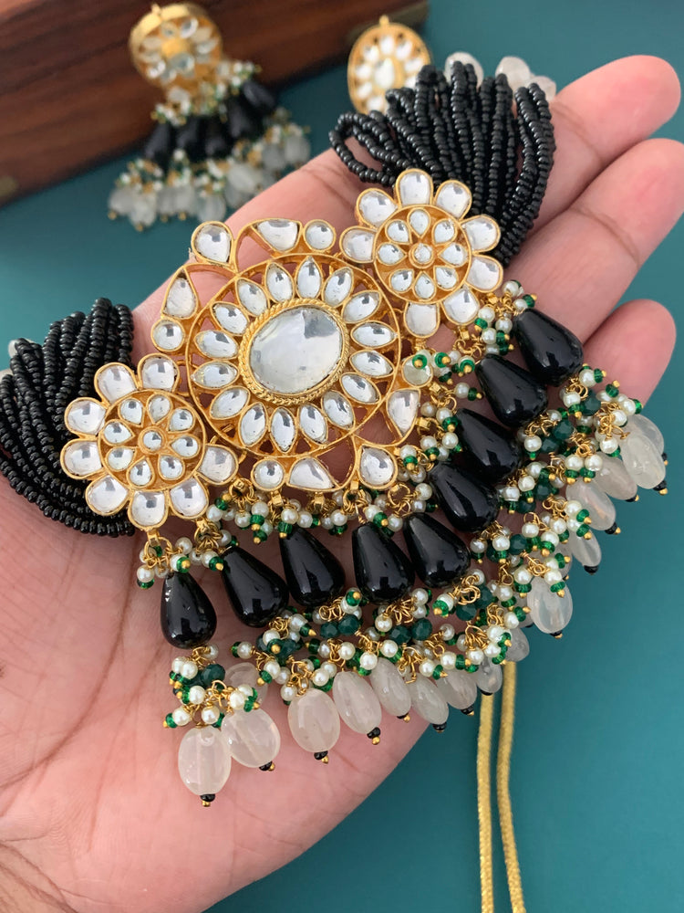 Tatiyana pachi kundan choker in black